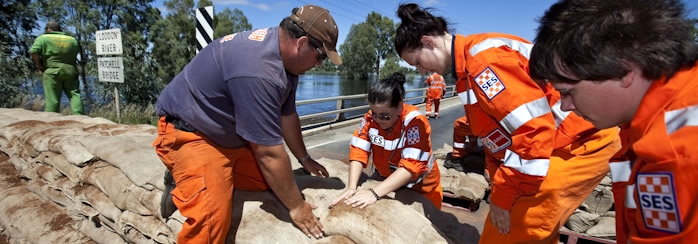 SES workers at the Kerang floods